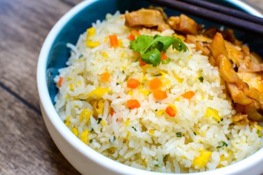 Teriyaki tavuk kızarmış pilav