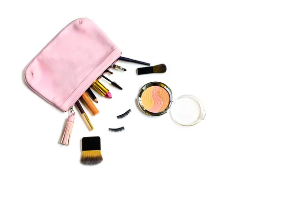 Borsa make up con cosmetici isolati — Foto Stock