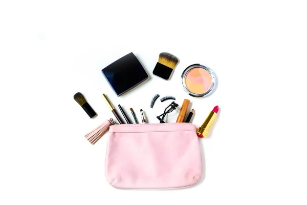 Borsa make up con cosmetici isolati — Foto Stock