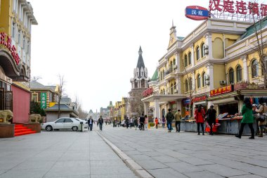 Dalian, Çin - 5 Nisan 2015: Rusya Caddesi ve mimari 