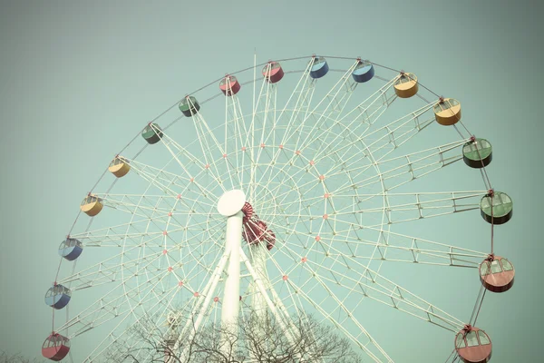 Színes Giant ferris kerék ellen, Vintage stílusú — Stock Fotó