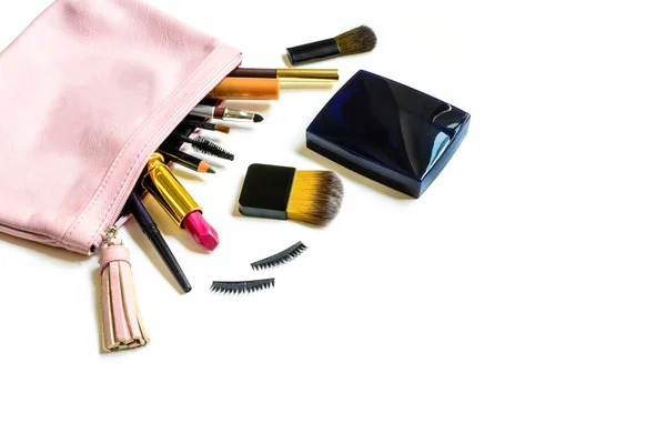 Make-up Tasche mit Kosmetika isoliert — Stockfoto