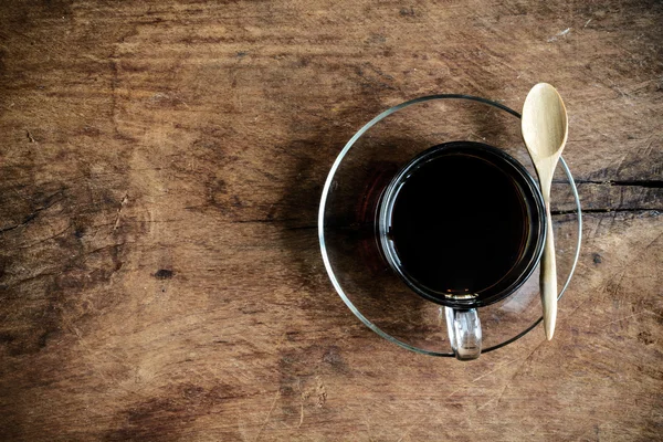 Ceașcă de cafea cu lingură de lemn pe lemn vechi texturat și backgroun — Fotografie, imagine de stoc