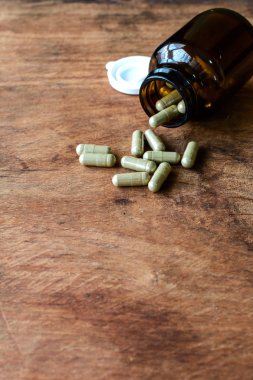 şişeden dökülmesini ot kapsül 