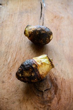 taro root on old wooden table