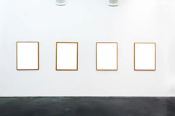 Blank frames on the wall at meseum — 图库照片