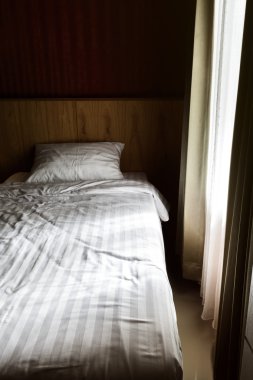 güneş ışığı ile sabah yatak