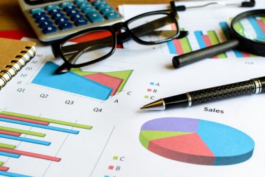 Resepsiyon ofis iş finansal muhasebe hesaplamak, grafik analy