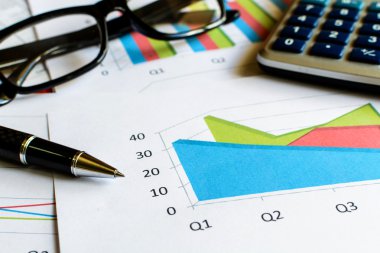 Resepsiyon ofis iş finansal muhasebe hesaplamak, grafik analy