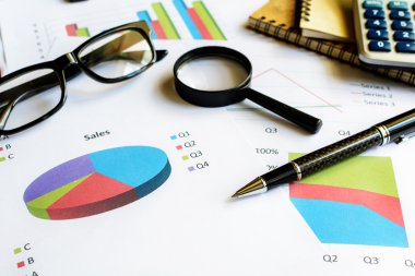 Resepsiyon ofis iş finansal muhasebe hesaplamak, grafik analy