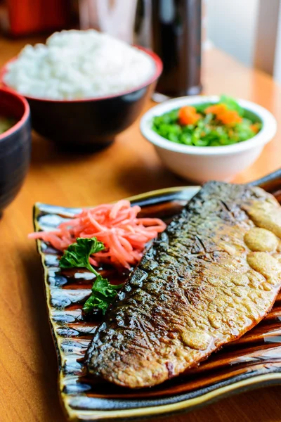 Saba teriyaki conjunto com arroz no restaurante — Fotografia de Stock