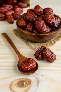 Kurutulmuş hünnap meyve ahşap tablo