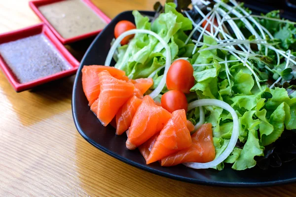 Ensalada de salmón estilo japonés — Foto de Stock