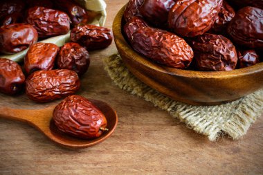 Kurutulmuş hünnap meyve ahşap tablo