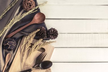 Dekorasyon mevsimlik tablo tahta kaşık ve çatal ile ayarlama