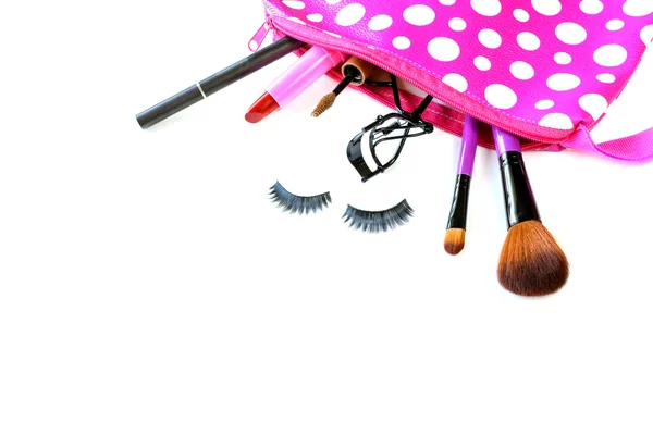 Borsa make up con cosmetici e pennelli isolati — Foto Stock