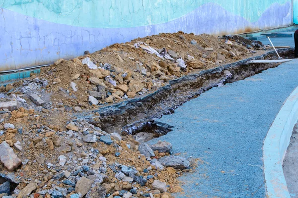 Concrete pipeline construction site at the road — Stock Photo, Image