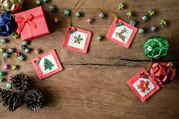 Vintage gift box alter hölzerner Hintergrund, weihnachtliches Konzept — Stockfoto