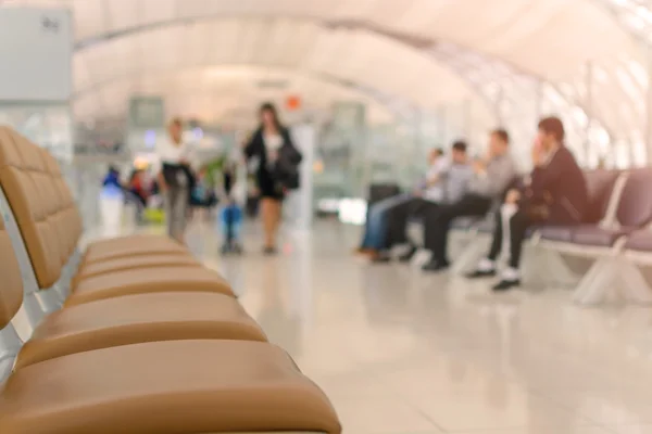 Abstract blurred image of passenger in the airport waiting at th — Stock Photo, Image
