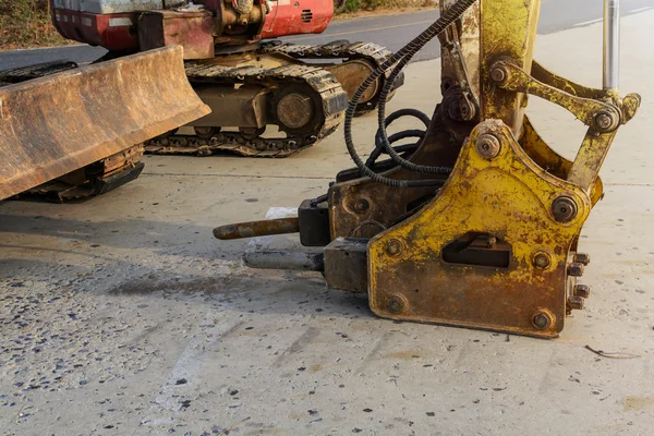 Jackhammer dan mesin pengeboran di lokasi konstruksi — Stok Foto