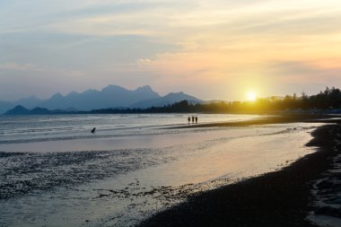 Sahilde güzel bir gün batımı