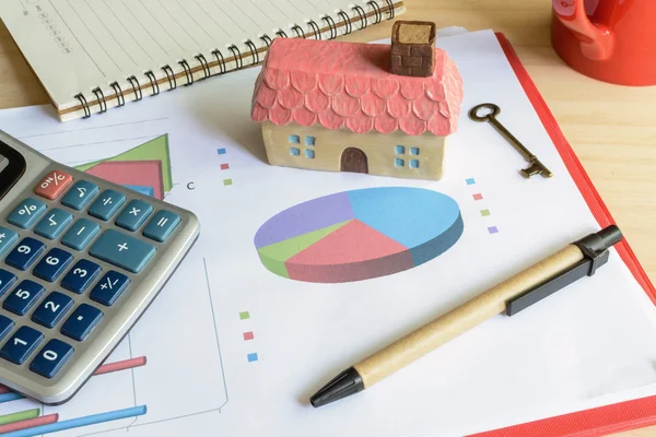 Huis Financiën concept, woonhuis, kosten berekend — Stockfoto