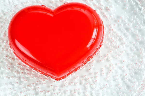 Coeur rouge avec bulle sur fond blanc — Photo