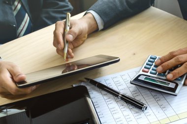 Durumu görüşmek üzere toplantı iş adamları