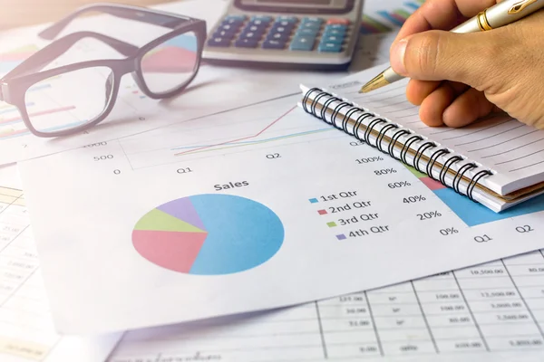 Zakenman bezig met Bureau office business boekhouden — Stockfoto