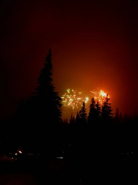 Prachtig Vuurwerk Aan Nachtelijke Hemel Achtergrond — Stockfoto