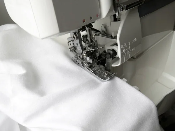 Overlock Sewing Machine Sews White Fabric Garment Industry — Stock Photo, Image