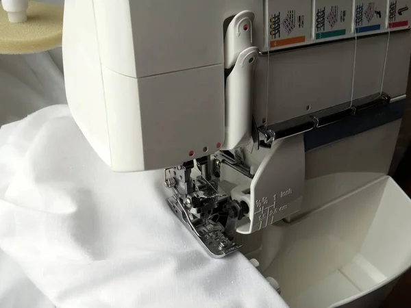 Sewing Machine Sewing White Fabric Overlock Fabric Edges Garment Industry — Stock Photo, Image