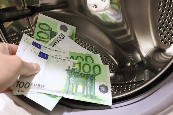 Pengar Läggs Tvättmaskinen Närbild Eurosedlar Tvättmashinen Penningtvätt Penningtvätt — Stockfoto