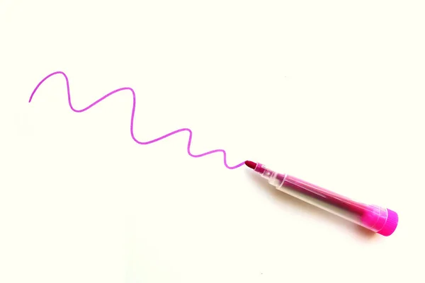 波状の線とピンクのマーカーです — ストック写真
