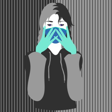 Yüz maskeli genç bir kız tek renkli arka planda plastik eldivenlerle yüzüne dokunuyor.