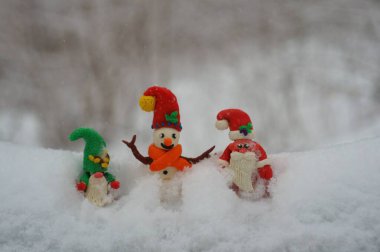 Noel Baba figürü, kardan adam ve kardan cüce..