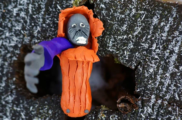 Una Figura Zombi Mira Desde Ataúd Halloween Vacaciones Fotos de stock
