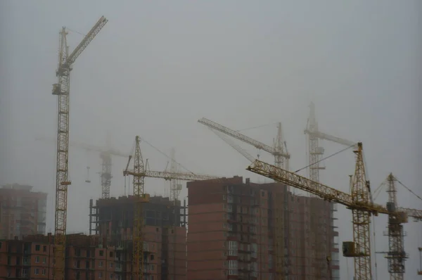 Construcción Edificios Residenciales Contexto Niebla —  Fotos de Stock