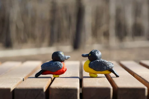 Dva Vrabci Plasticinu Zblízka — Stock fotografie