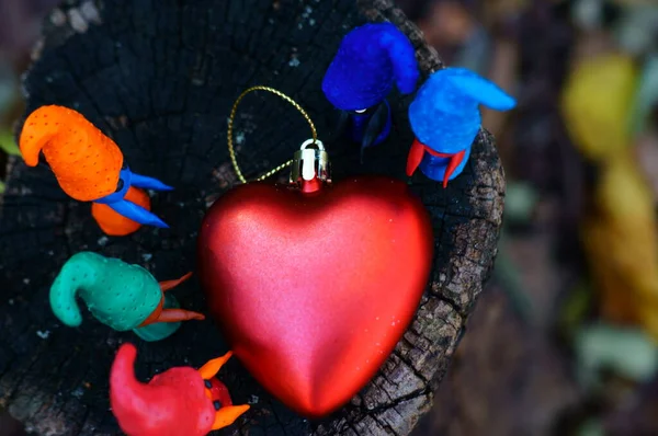 Figuras Gnomos Coloridos Com Coração Brinquedo — Fotografia de Stock