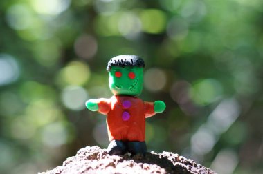 Plastikçiden komik Frankenstein. Canavar heykeli. Cadılar Bayramı.