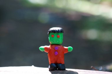 Plastikçiden komik Frankenstein. Canavar heykeli. Cadılar Bayramı.