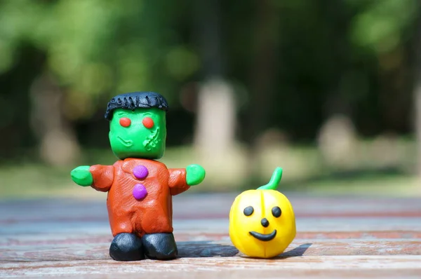 Uma Figura Frankenstein Uma Abóbora Feita Plasticina Conceito Halloween — Fotografia de Stock