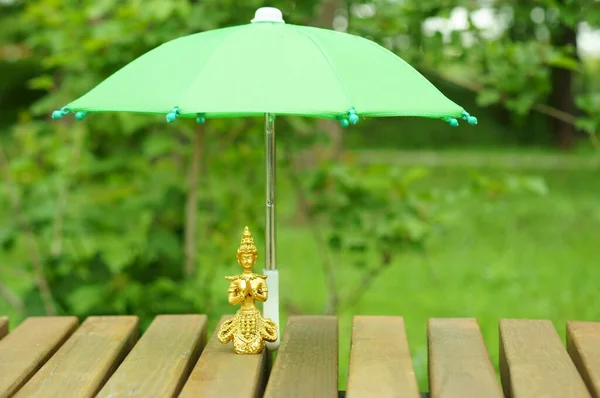 Figure Meditating Buddha Bench Umbrella — Stock Photo, Image