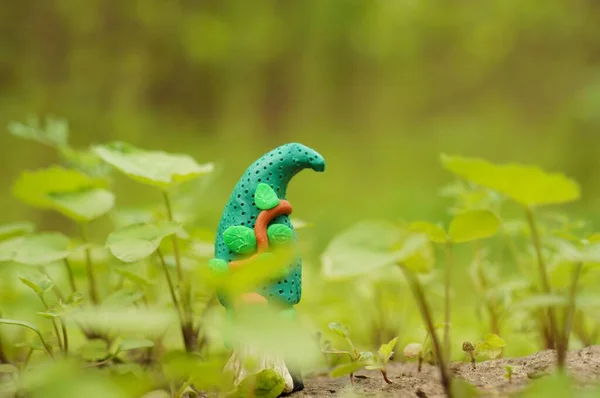 Фігурка Карлика Пластиліну Зеленій Траві — стокове фото