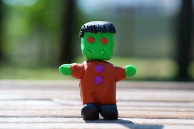 Plastikçiden komik Frankenstein. Canavar heykeli. Cadılar Bayramı.