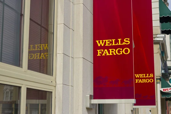 Peru, in - ca. März 2016: eine Wells Fargo Retail Bank Niederlassung. w — Stockfoto