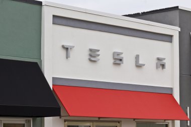 Indianapolis - Nisan 2016 yaklaşık: Tesla Motors mağaza. Tesla bir teknoloji ve tasarım şirketi V değil