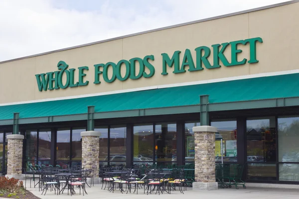 Indianapolis - Circa April 2016: Whole Foods Market, America's Healthiest Grocery Store I — Stock Photo, Image