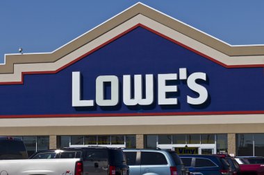 Indianapolis - Nisan 2016 yaklaşık: Lowe's ev geliştirme ambar. Lowe's yardımcı olur müşteriler yerler geliştirmek ev II diyorlar
